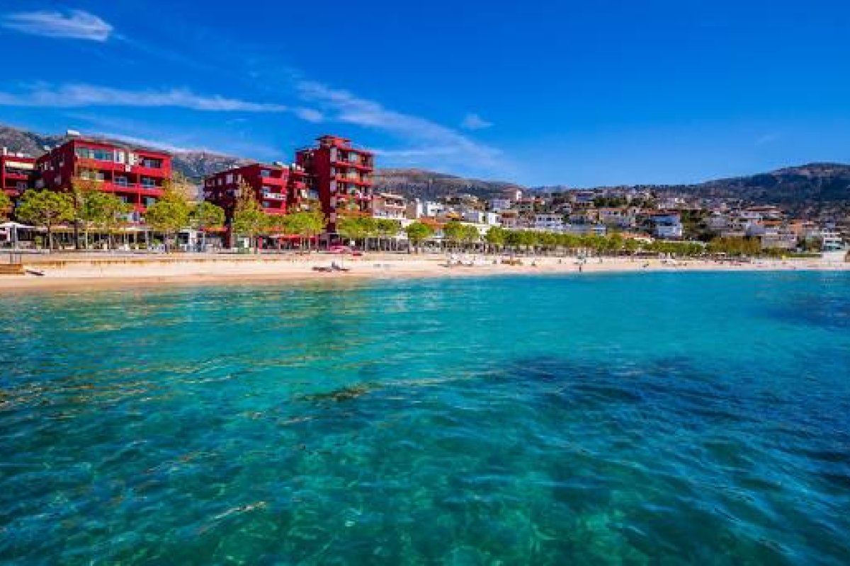 Dental clinics in Vlore, Albania