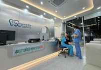 The Glass Smile Dental Clinic เดอะกลาสสไมล์ รากเทียม วีเนียร์ รักษาราก ครอบฟัน