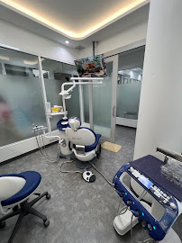 The Glass Smile Dental Clinic เดอะกลาสสไมล์ รากเทียม วีเนียร์ รักษาราก ครอบฟัน