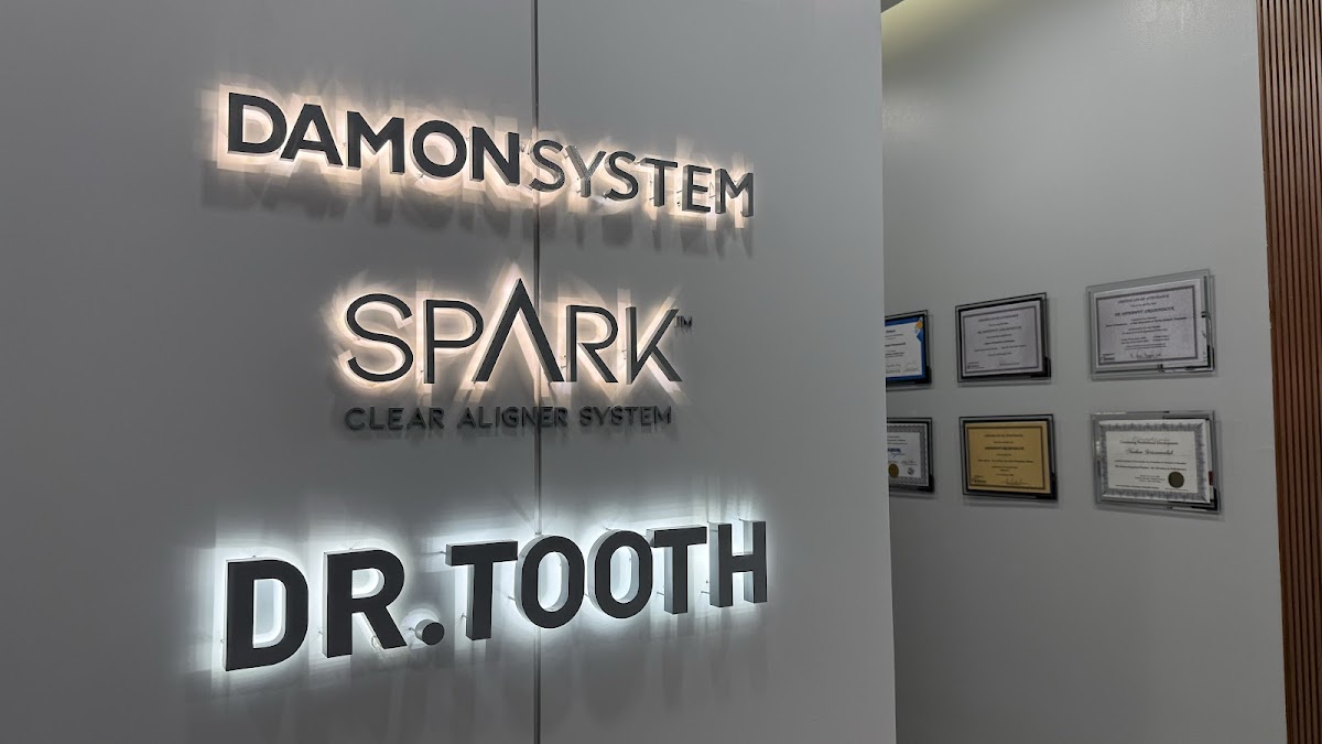 Dr. Tooth Dental Clinic Lumpini dental clinic in Bangkok