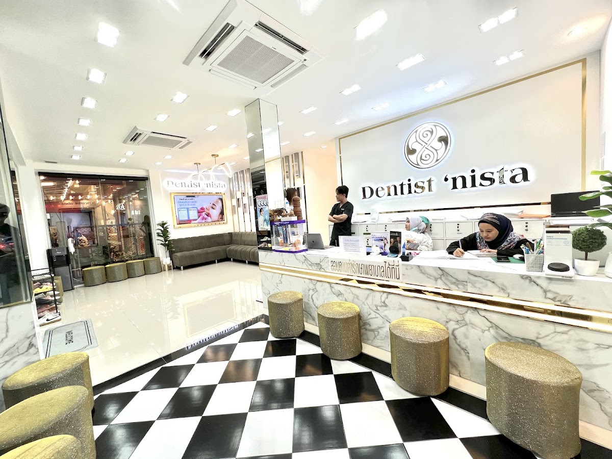 Dentist Nista Dental Clinic dental clinic in Bangkok