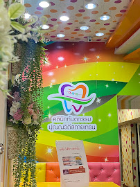 Punnawithi Skytrain Dental Clinic