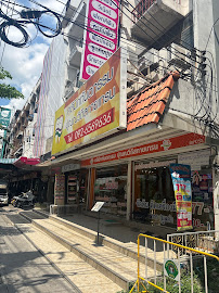 Punnawithi Skytrain Dental Clinic