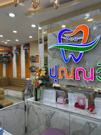 Punnawithi Skytrain Dental Clinic