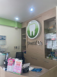 คลินิกทันตกรรมเดนท์ อาร์ อัส จัดฟัน รากเทียม ทำฟัน ลาดพร้าว เสนา โชคชัย 4 (Dent R'Us Dental Clinic)