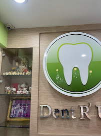 คลินิกทันตกรรมเดนท์ อาร์ อัส จัดฟัน รากเทียม ทำฟัน ลาดพร้าว เสนา โชคชัย 4 (Dent R'Us Dental Clinic)