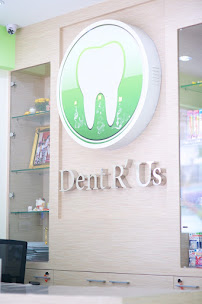 คลินิกทันตกรรมเดนท์ อาร์ อัส จัดฟัน รากเทียม ทำฟัน ลาดพร้าว เสนา โชคชัย 4 (Dent R'Us Dental Clinic)