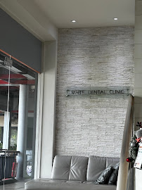 ทันตกรรมสีขาว White Dental Clinic