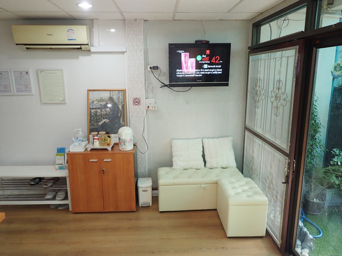 Aom Dental Clinic dental clinic in Bangkok