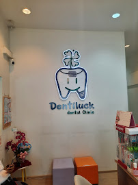 Dentiluck Dental Clinic เด้นท์ที่รักษ์ รากเทียม ฟันปลอม จัดฟัน ทำฟัน ฟอกฟัน ขูดหินปูน อุดฟัน รักษารากฟัน