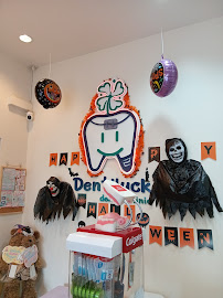 Dentiluck Dental Clinic เด้นท์ที่รักษ์ รากเทียม ฟันปลอม จัดฟัน ทำฟัน ฟอกฟัน ขูดหินปูน อุดฟัน รักษารากฟัน