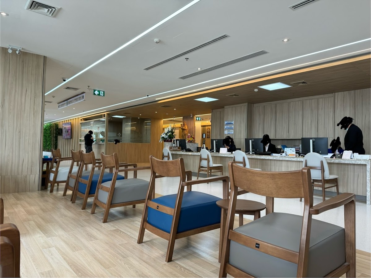 Saint Louis Hospital Dental Center dental clinic in Bangkok