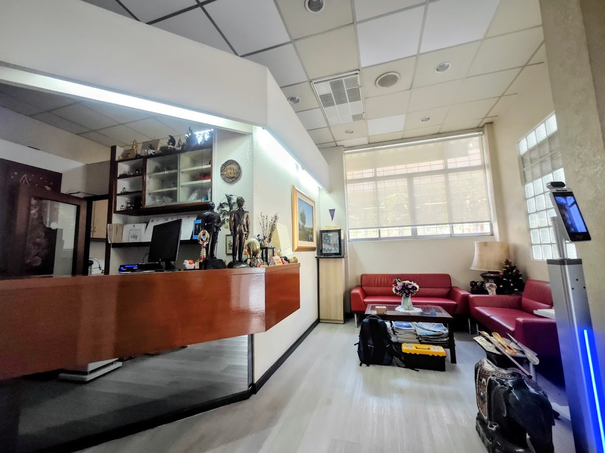 Dr. Thawisak Dental Clinic dental clinic in Bangkok