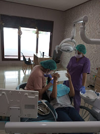Praktek Dokter Gigi Roy Tamara (Sofine Dental Bali)
