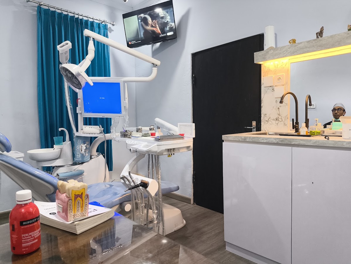 Praktek Dokter Gigi Drg. Desak G R Adiasih S kg dental clinic