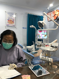 PRAKTEK DOKTER GIGI (DENTIST) drg. Desak G.R Adiasih S,kg
