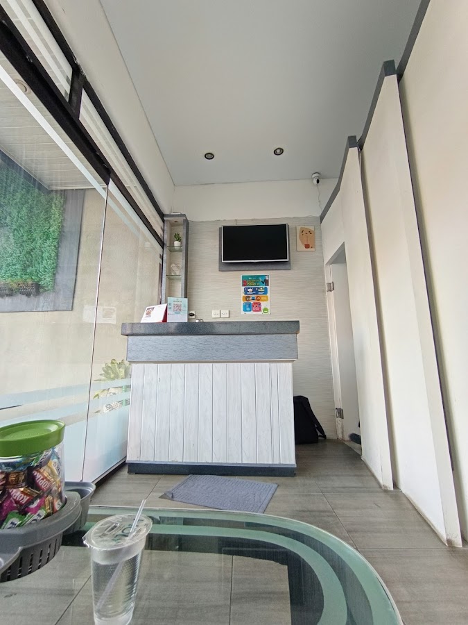 Praktik Mandiri Drg. Dewi Anggraini S.kg dental clinic