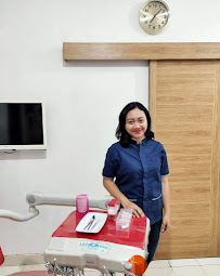 Praktik Dokter Gigi (dentist) - drg. Made Widnya Swari