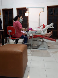 Praktik Dokter Gigi (dentist) - drg. Made Widnya Swari