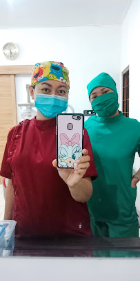 Praktik Dokter Gigi (dentist) - drg. Made Widnya Swari