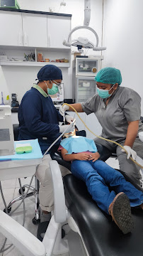 Dokter Gigi Agung Hostiadhi