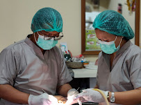 Dokter Gigi Agung Hostiadhi