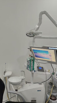 Dokter Gigi Agung Hostiadhi