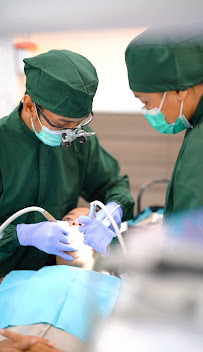 PRAKTEK DOKTER GIGI - drg. Cokorda Gede Krisna A (WSmile DC)