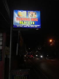 Tukang Gigi Budi