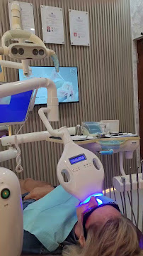Glimlach Dokter Gigi & Implan Denpasar – drg. Ita Paramita
