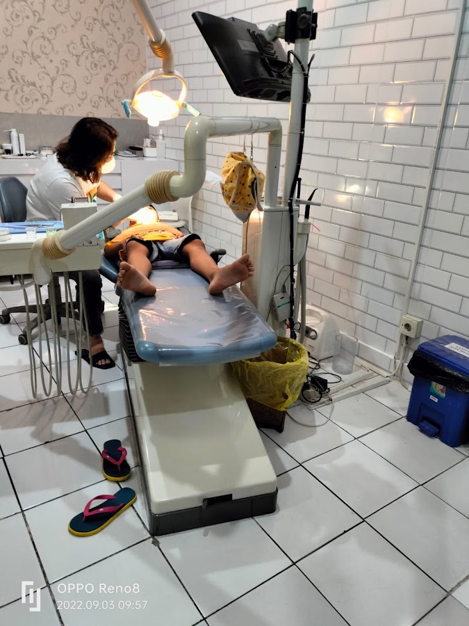 Drg Anita Darmawan Sert. Kgi dental clinic