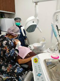 Dentist drg. Ni Luh Wayan Ari Susanti