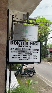 Dentist drg. Ni Luh Wayan Ari Susanti