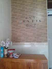 Dentist (Drg. Eny Apriyanti)