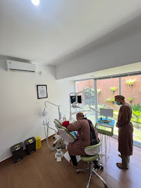 MH DENTAL CARE (drg. Made Hendra,S.KG)