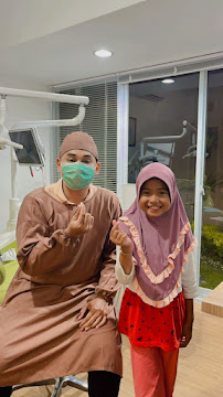MH DENTAL CARE (drg. Made Hendra,S.KG)