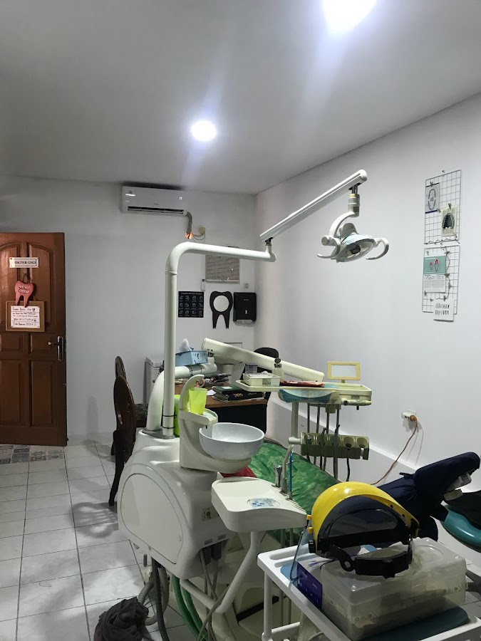 Praktek Dokter Gigi Hw Dental dental clinic
