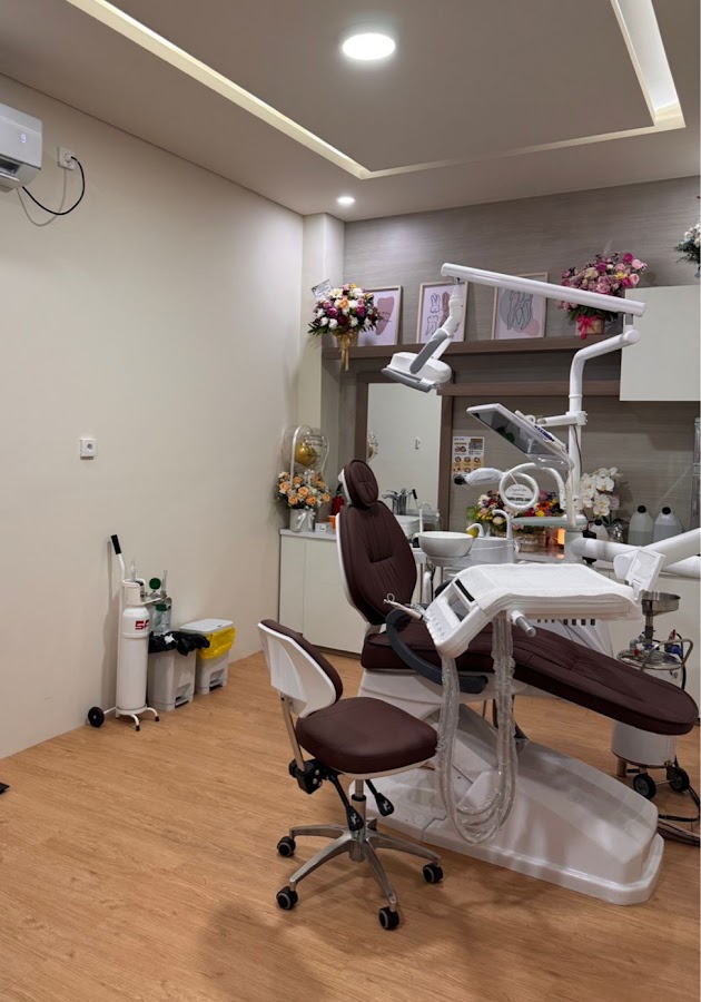 Praktek Dokter Gigi Radika Dental Care dental clinic