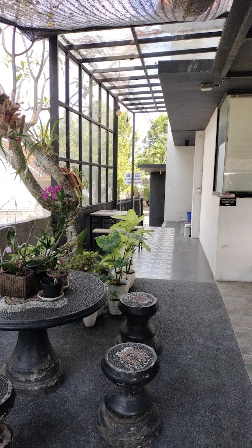 Dokter Gigi Ny.chandra Purnama dental clinic