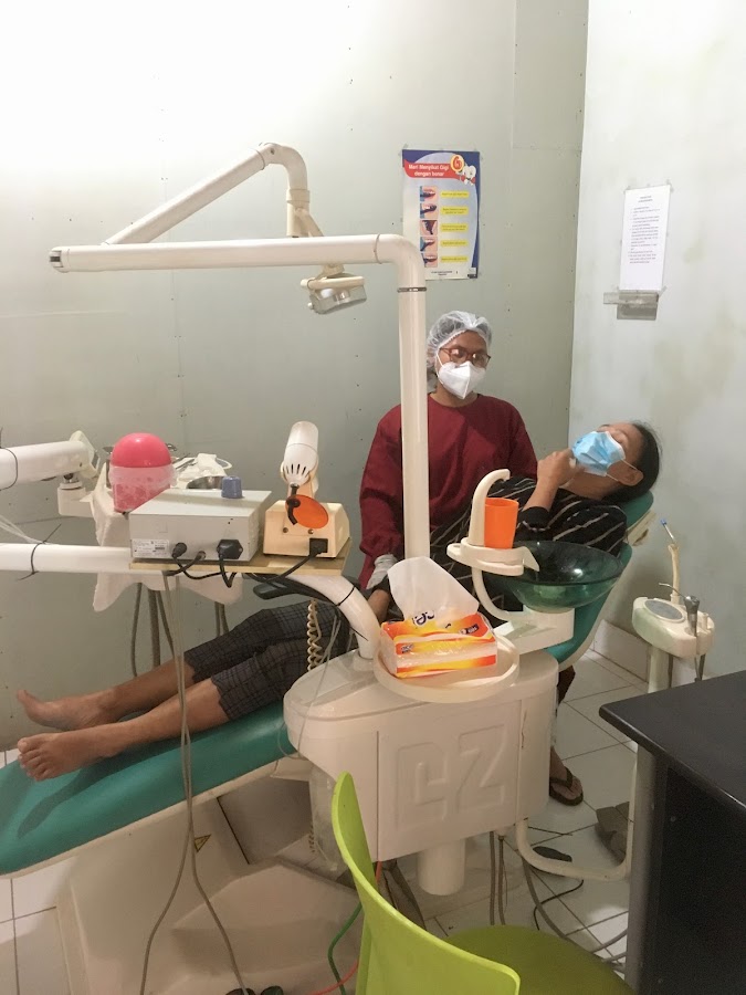 Dokter Gigi Drg Made Ria Bintari dental clinic