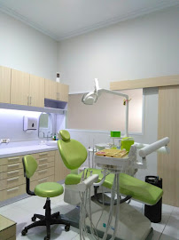 Dentist Dima Putri Saraswati (KITA Dental)