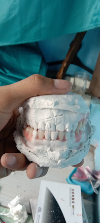 AA (tukang gigi)