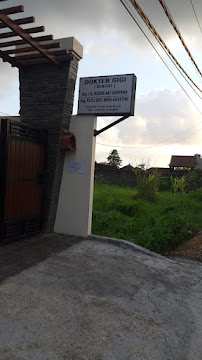 Praktek Dokter Gigi Ib Kadek Adi Adnyana in Bali