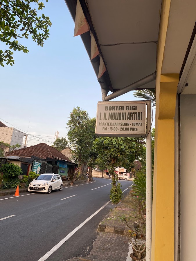 Dokter Gigi Muliani Artini dental clinic