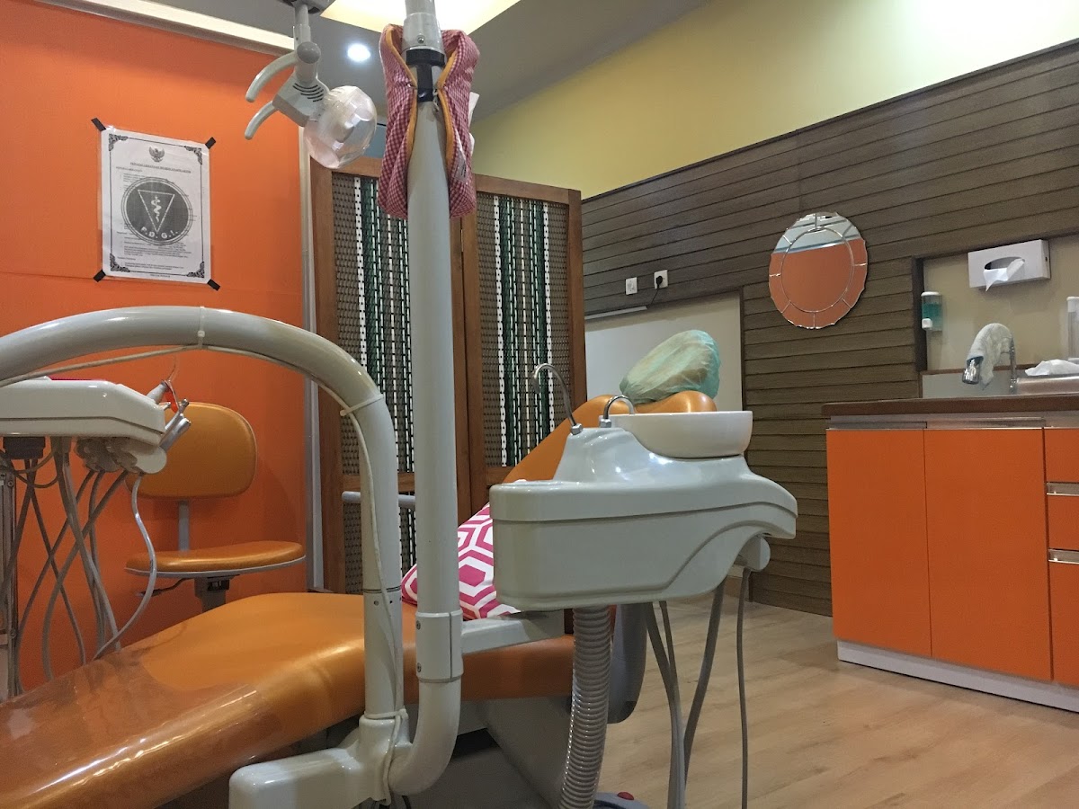 Dokter Gigi Mira dental clinic