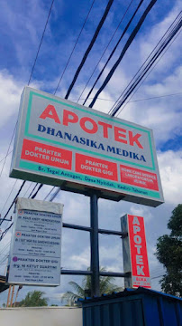 APOTEK DHANASIKA MEDIKA