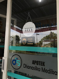 APOTEK DHANASIKA MEDIKA