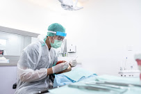 Dokter Gigi Nicholas Vallerian