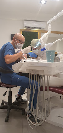 ÖZEL WESTDENT AĞIZ DİŞ HASTANESİ- Türkiye İzmir İmplant Diş Dent Clinic Türkey Dental İmplants in Turkey Zirconium in Turkey