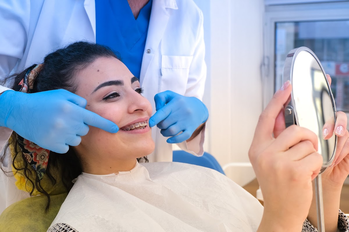Zmir Dentalizm Az Ve Di Sal Poliklinii Di Hekimlii dental clinic in Izmir